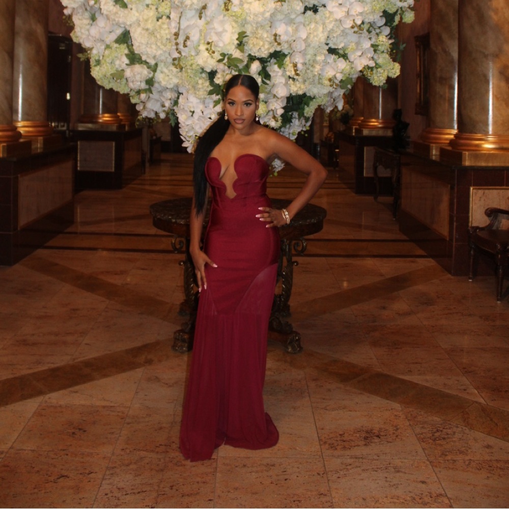 FN Elegant Burgundy Evening Gown